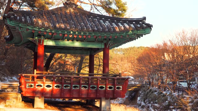 한국 정자 설경 모습 동영상 (JKR210358) - 게티이미지뱅크