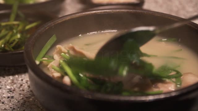 Korean traditional food Dwaejigukbap 비디오&오디오 (JVVA2300485) 게티이미지뱅크