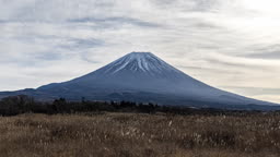 Mt. Fuji, reed field, clouds / Japan (HG240156) - 게티이미지뱅크